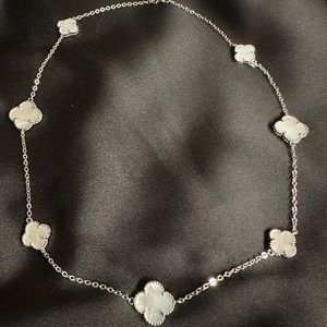 NWOT Van Cleef & Arpels Look-a-like Necklace